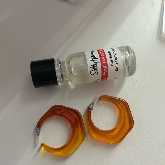 Antique Amber Lucite Hoop Earrings - Picture 5 of 5